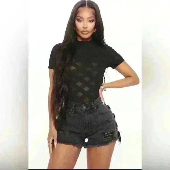 FASHION NOVA Edges That Scratch Short Sleeve Bodysuit - Black
Size: XS - Picture 3 of 5